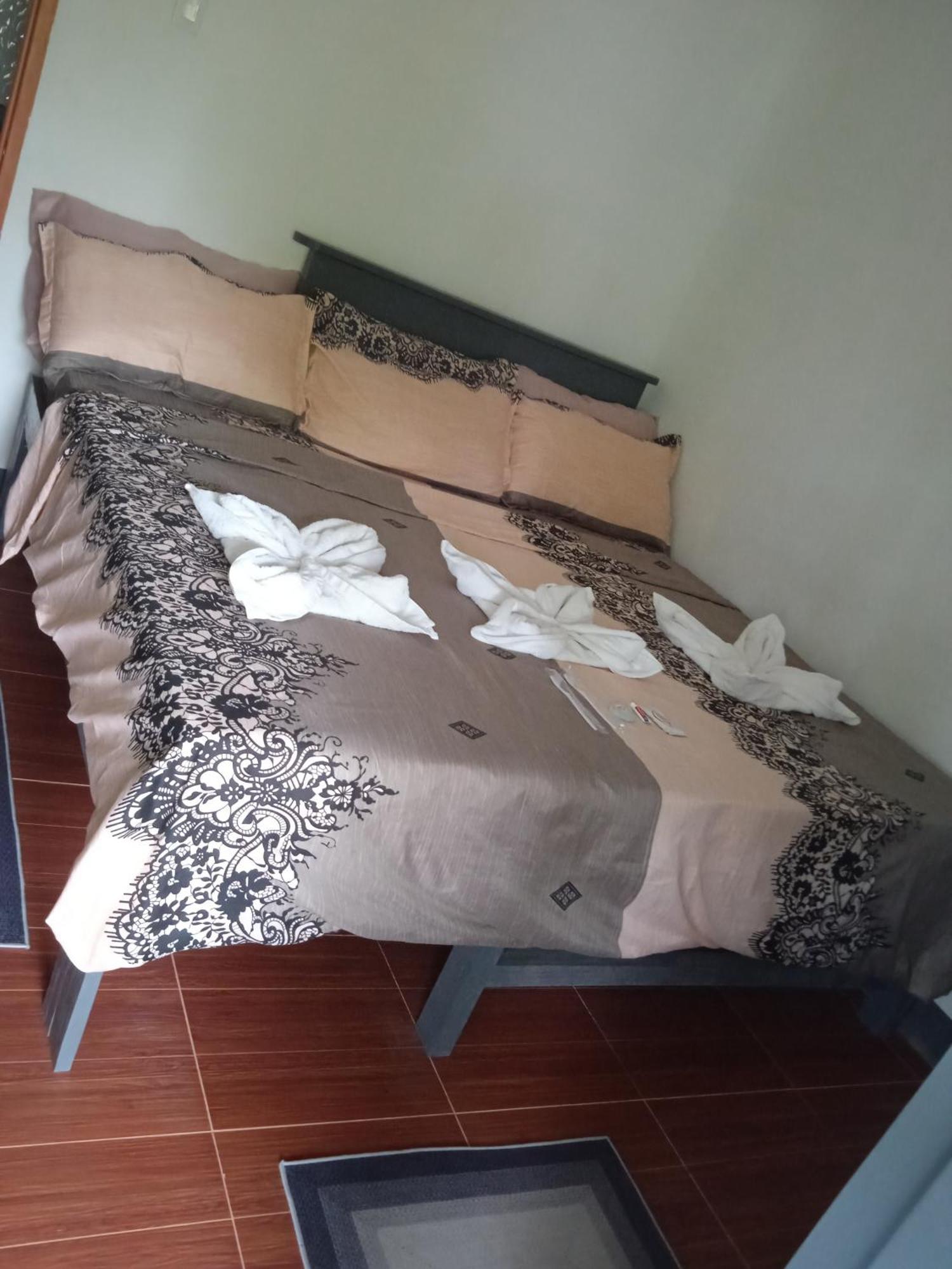 Sarah'S Garden Bnb & Spa Bed & Breakfast Clarin  Eksteriør bilde