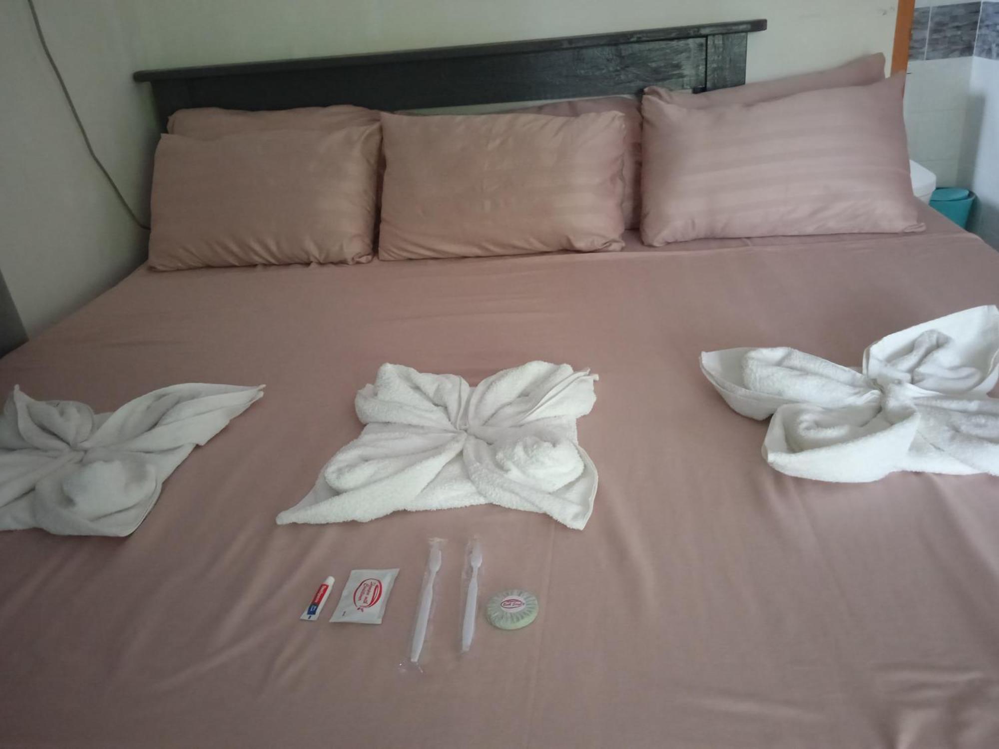 Sarah'S Garden Bnb & Spa Bed & Breakfast Clarin  Eksteriør bilde